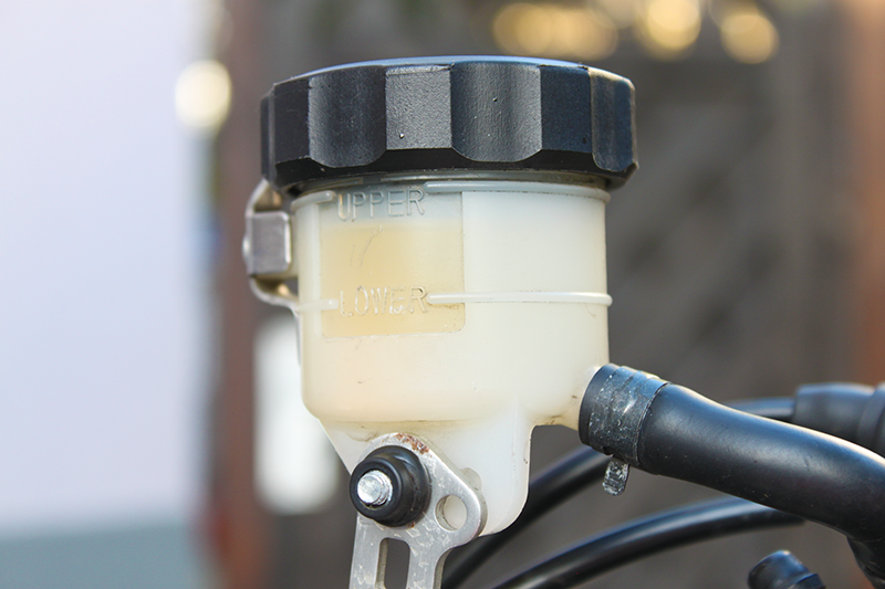 Check Bremsflüssigkeit